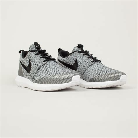 nike roshe flyknit wolf grey